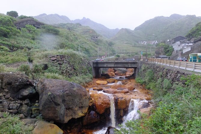 1 day North Coast Yehliu Jiufen and Shifen Private Tour - What the $400 group price really means