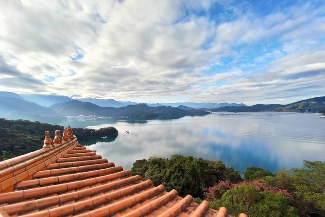 1 day tour Sun Moon Lake from Taichung - A 60-Minute Bicycle Route Beside Sun Moon Lake