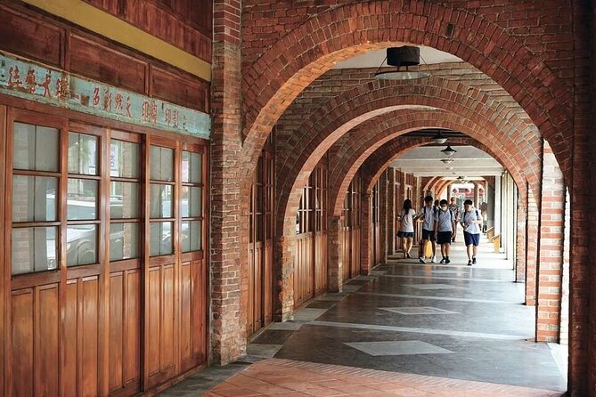2-Hour Private Longshan Temple Walking Tour - The 10 a.m. route: Bopiliao and Herb Lane