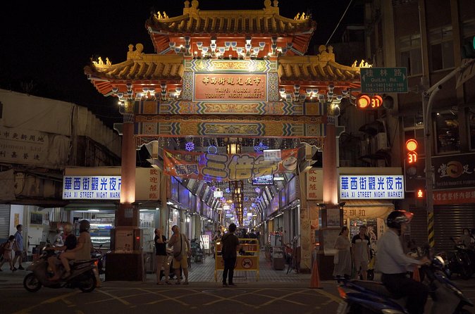 2-Hour Private Longshan Temple Walking Tour - Meeting point, walking, and timing