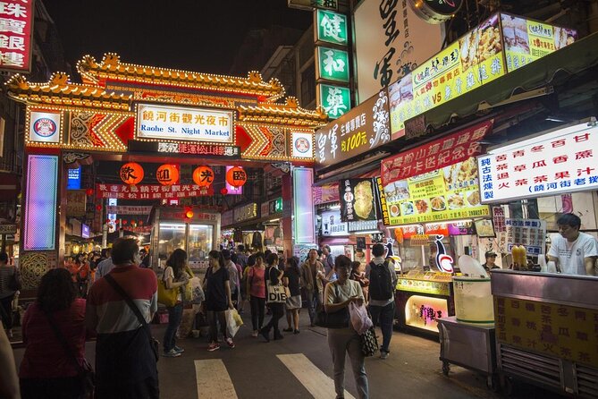 2-hr Raohe Night Market Walking Private Tour with a Tour Guide - Raohe Night Market is an easy first taste of Taipei