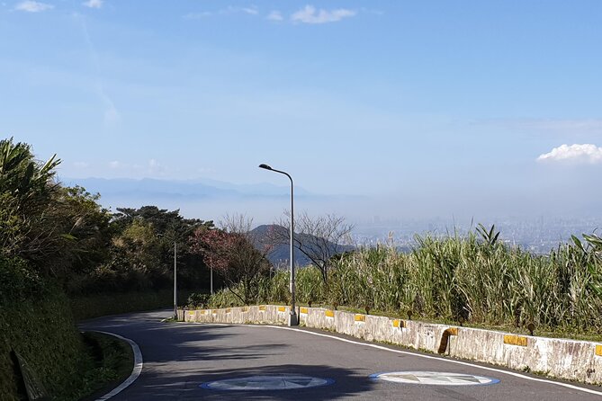 4 Hour Cycling in Taipei - Jungle roads, lakes, and quiet mountain scenery