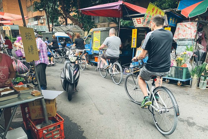4-Hour Morning Cycling City Tour (incl. breakfast) - Longshan Temple: Taipei’s Most Famous Sacred Site