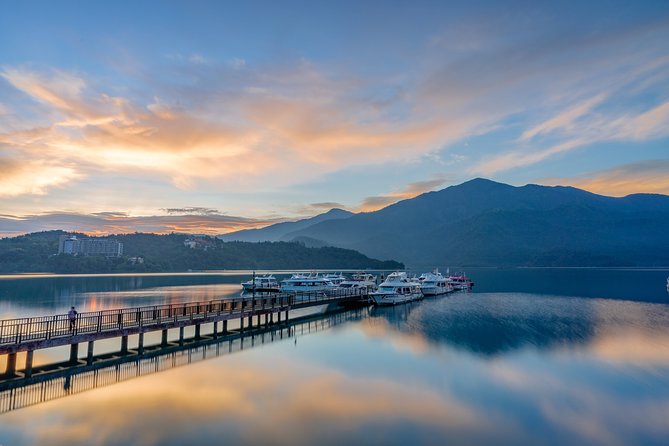 5-Day Round Taiwan Charter Car Tour - Day 1: Sun Moon Lake temples and mountain views