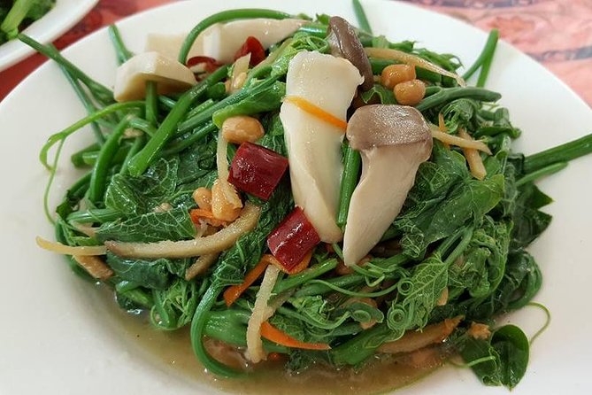 5-Hour Vegetarian Private Tour - Visit Yangmingshan and Taste Veggie Cuisine - What the guide adds to the walk