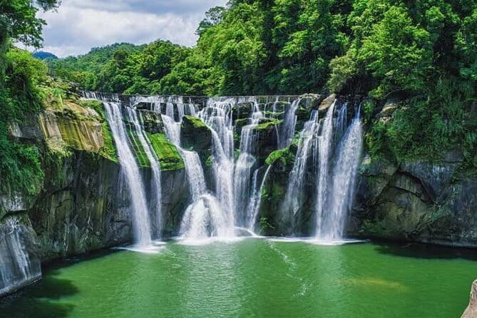6 Hours Private Charter from Taipei in Shifen and Jiufen - What the private vehicle adds