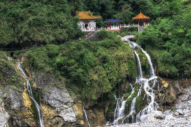 8-Hour Customize Your Wonderful Private Hualien Day Tour - Chisingtan Scenic Area and the sea breeze