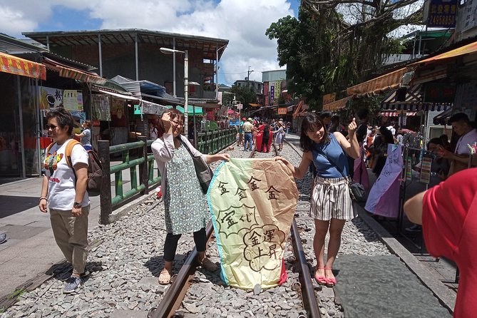 8-hour Northern Taiwan Tour with an English-Speaking Licensed Guide & Driver - Food, Flexibility, and a Possible Beach Stop