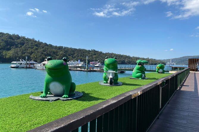 Alishan, Sun Moon Lake, Taichung Three Days Tour from Taipei - The guide can make or break the pace