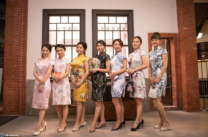 Changing Cheongsam in Dadaocheng, Taipei City - Who will enjoy this most