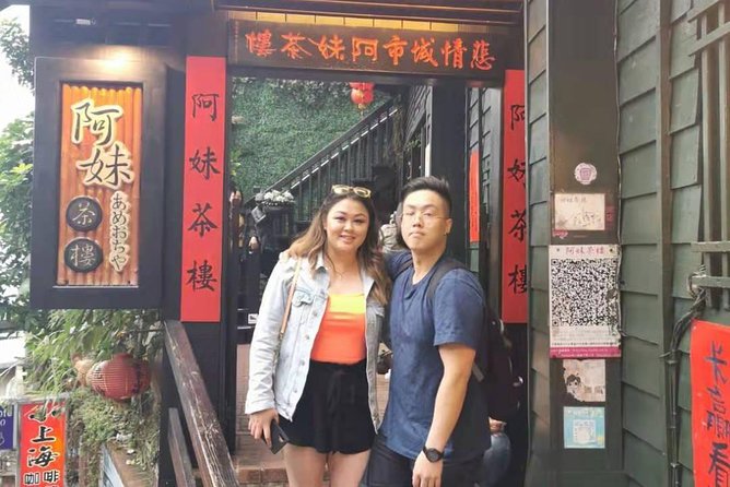 Charlie's Chartered-Private Tour Guide - Shifen Old Street, lanterns, and the waterfall