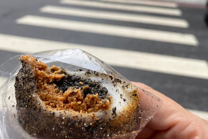 Food and Culture Walking Tour in Tainan - Pineapple cake and lunch on Xinmei Street