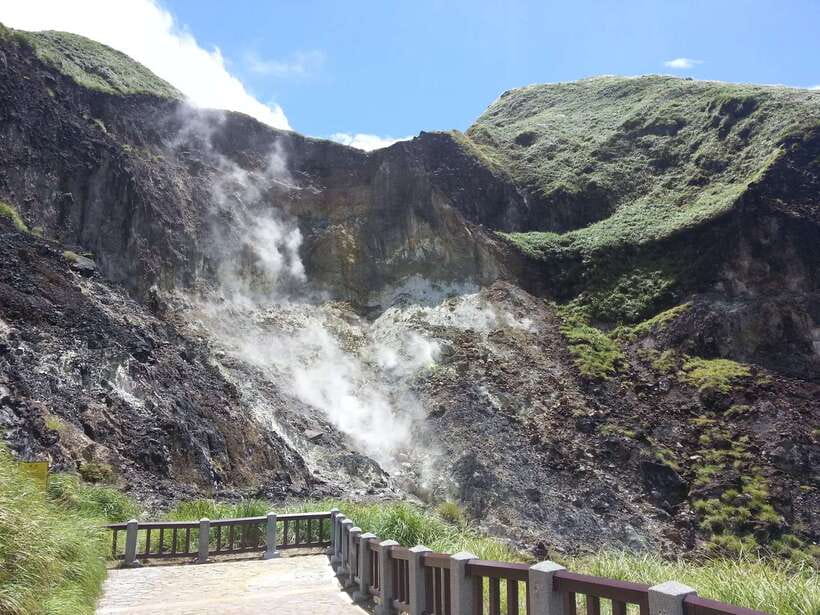 From Taipei: Beitou and Yangmingshan National Park Day Tour - Leaving Taipei for Qingtiangang Grassland
