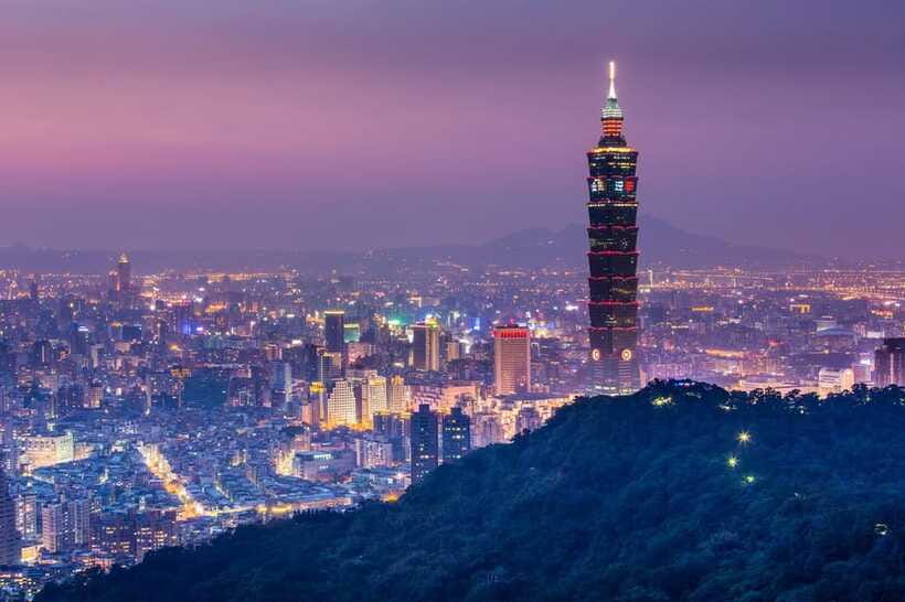 From Taipei: Best of Taiwan 9-Day Trip with Accommodation - Day 3: Dutch history in Tainan and Buddhist art near Kaohsiung
