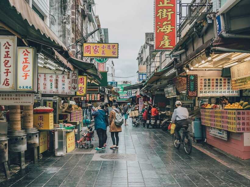 From Taipei: Best of Taiwan 9-Day Trip with Accommodation - Day 7: Yehliu, Jiufen, and the Pingxi line