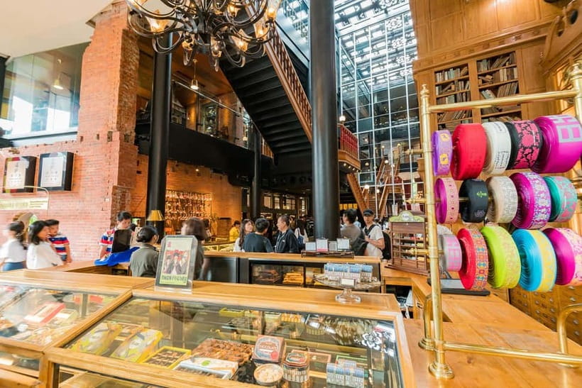 From Taipei: Discover Taichung 1-Day Private Day Tour - Shenji New Village: art, food, and a lively finish