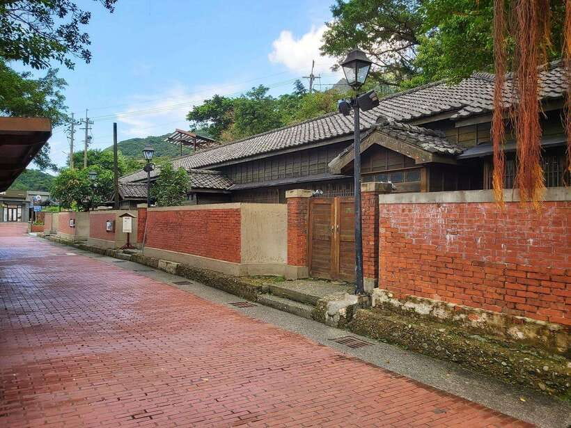 From Taipei: Old Gold Rush Town Jiufen Guided Night Tour - Transportation, pacing, and the amount of walking