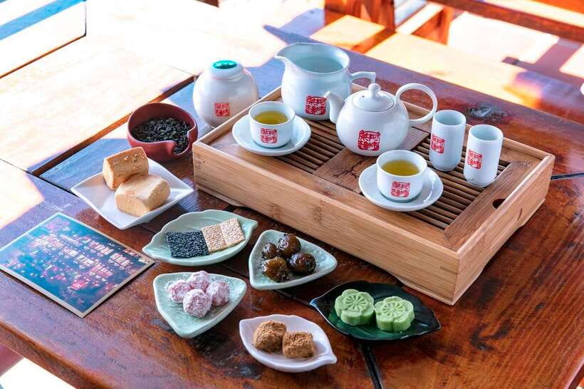 From Taipei: Private Scenic Tour to Jiufen, Yehliu & Pingxi - Jiufen Old Town, snacks, and A-Mei Tea House