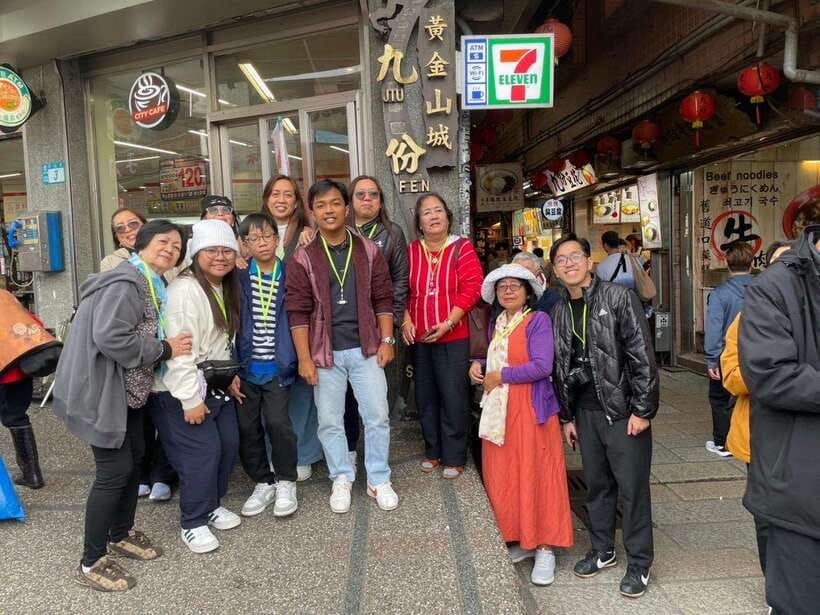 From Taipei: Shifen, Jiufen, and Yehliu Geopark Day Tour - Jiufen Old Street: tea, snacks, and crowded mountain lanes