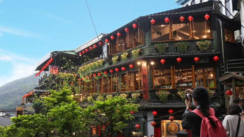 From Taipei: Shifen, Jiufen, and Yehliu Geopark Day Tour - Shifen Old Street: railway charm and a wish in the sky