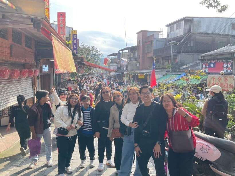 From Taipei: Shifen, Jiufen, and Yehliu Geopark Day Tour - Shifen Waterfall: a calmer finish to the sightseeing day