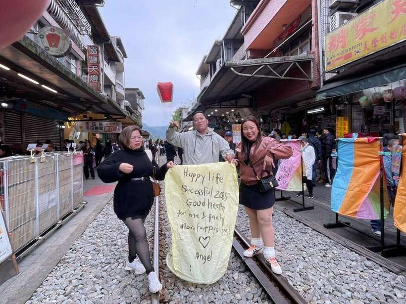 From Taipei: Shifen, Jiufen, and Yehliu Geopark Day Tour - The guides make the schedule manageable