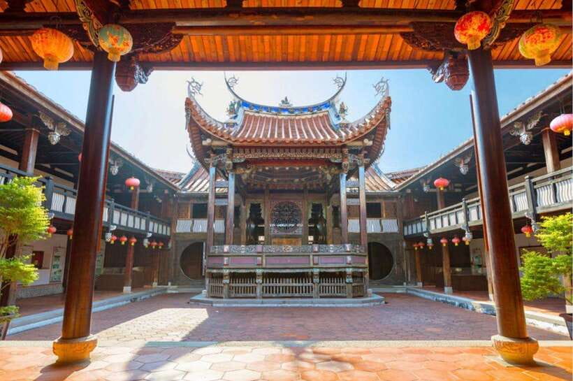 From Taipei : Taichung Highlights & Cultural Private Tour - Taichung Second Market: A Short Taste of Local Life