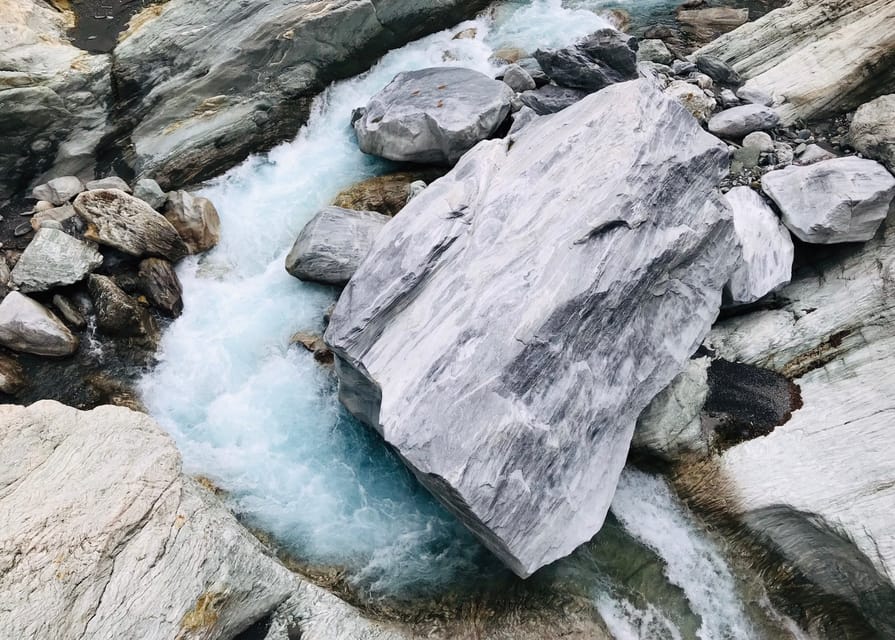From Taipei: Taroko Gorge Private Tour - Xincheng for food, photos, and a local break