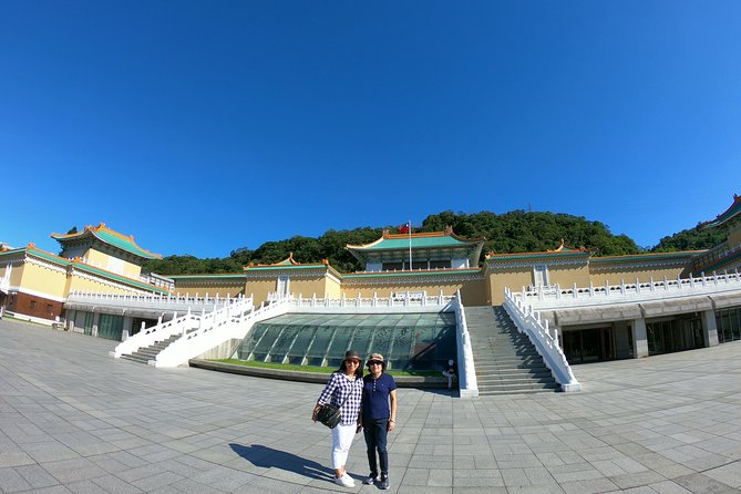 Full-Day Private Custom Taipei City Tour - Dihua Street for older Taipei and local shopping