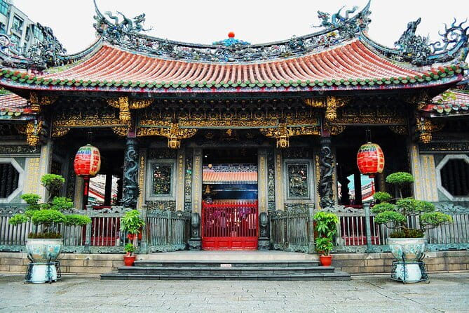Full Day Private History Tour in Taipei City - One hour at Longshan Temple