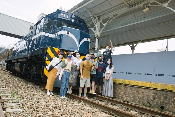 Guided Historical Tour in Taichung with Suncake DIY Experience - The Green River waterfront and a short change of pace