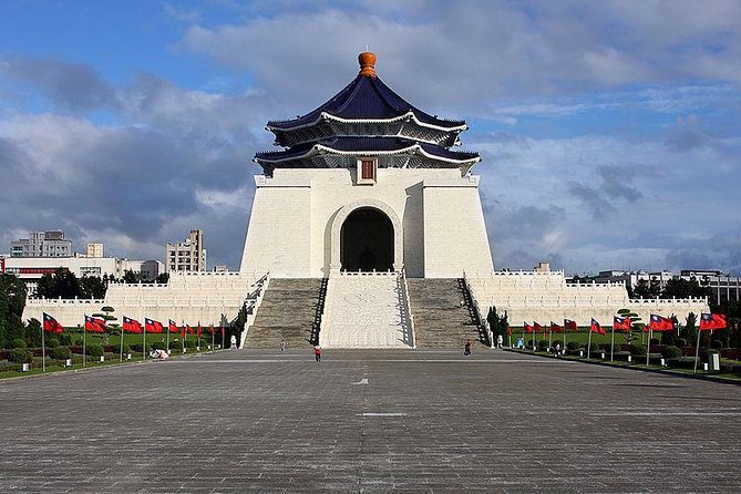 Highlights & Hidden Gems With Locals: Best of Taipei Private Tour - Why this short Taipei tour works well