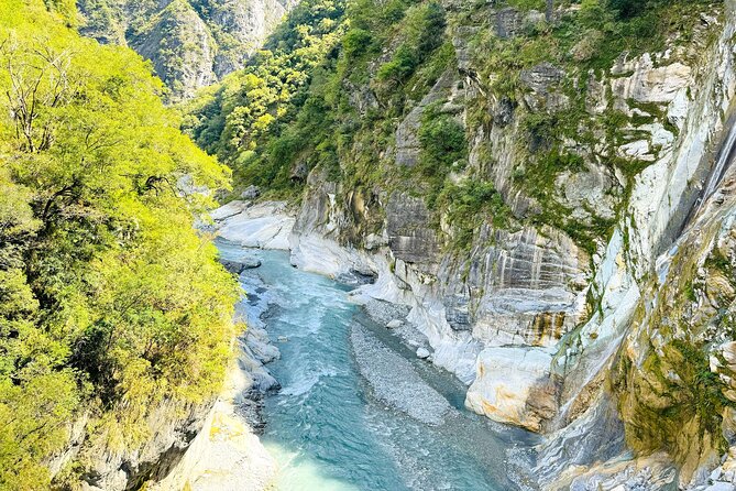 Hualien Taroko Day Tour From Ximending - Buluowan Terrace and the mountain views