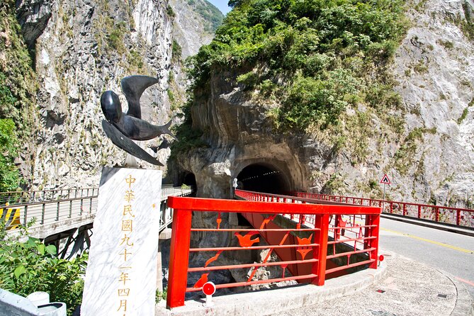 Hualien & Yilan Private Car Tour to Spectacular Natural Wonders - Qixingtan Beach and the sound of the Pacific
