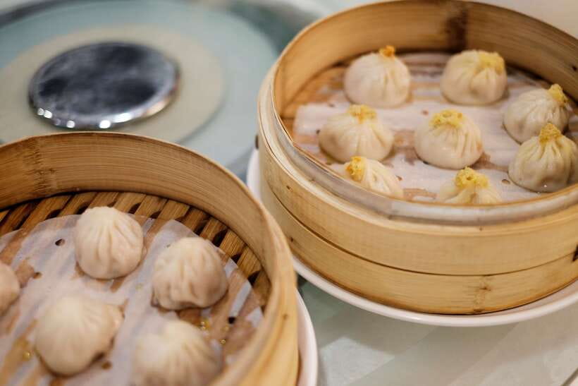 Iconic Food Tour: Local Street Food, Drinks & Sites - The Award-Winning Gua Bao Stop