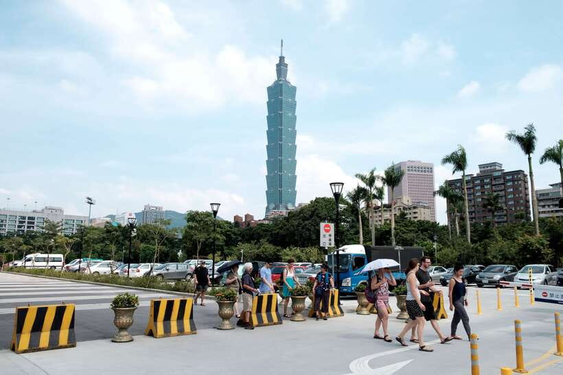 Iconic Food Tour: Local Street Food, Drinks & Sites - Finishing With a Taiwanese Icy Treat