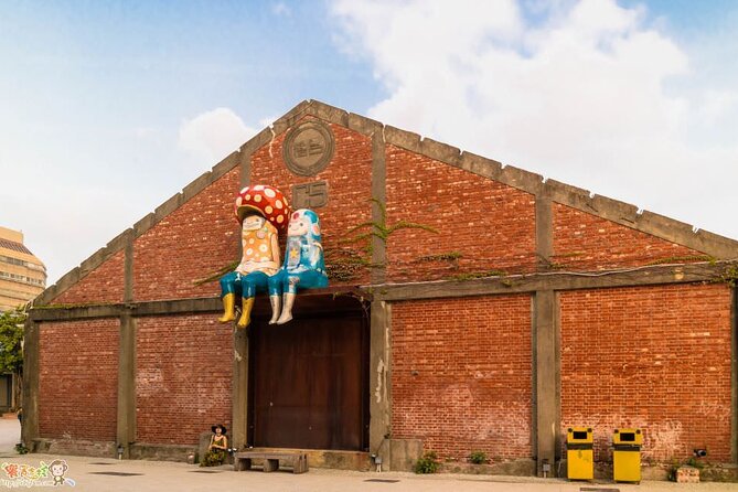 Kaohsiung Area Classic Tour - Lotus Pond and the Dragon and Tiger Towers