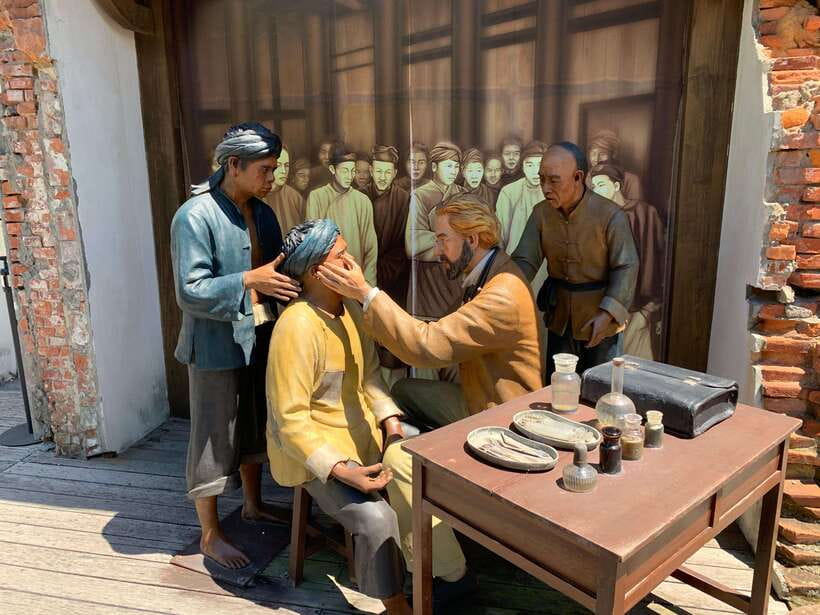 Kaohsiung: Highlights & Cultural Private Day Tour - Xizi Bay closes the route with water and sunset