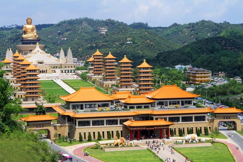 Kaohsiung: Private City Tour with Fo Guang Shan Museum - Lotus Pond brings pagodas, color, and classic Kaohsiung photos