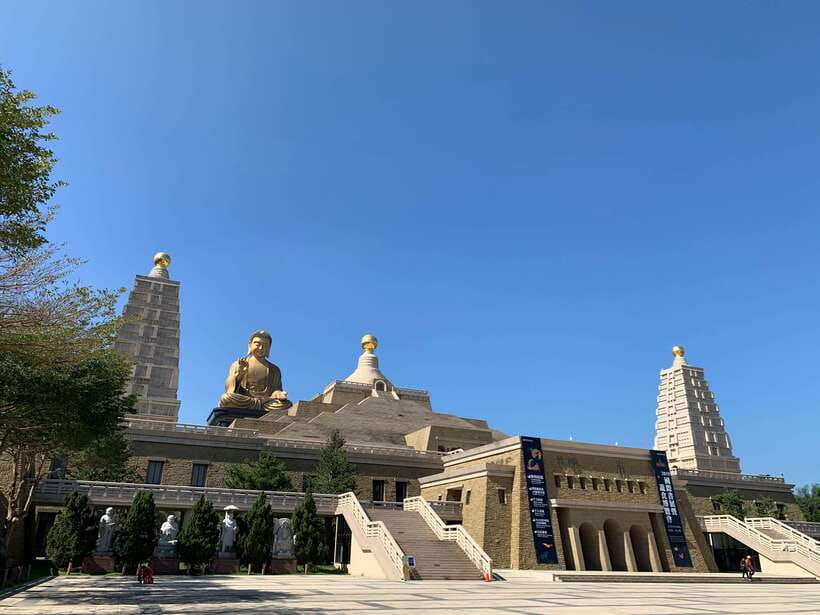 Kaohsiung: Private City Tour with Fo Guang Shan Museum - The quiet break is useful, but clarify what you want