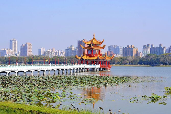 Kaohsiung: Private Walking Tour with a Local - Meeting your Lokafyer in central Kaohsiung