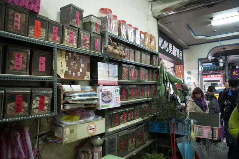Keelung: Guided Walking Tour with Snacks and Drink - Fude Temple and the quieter side of the route