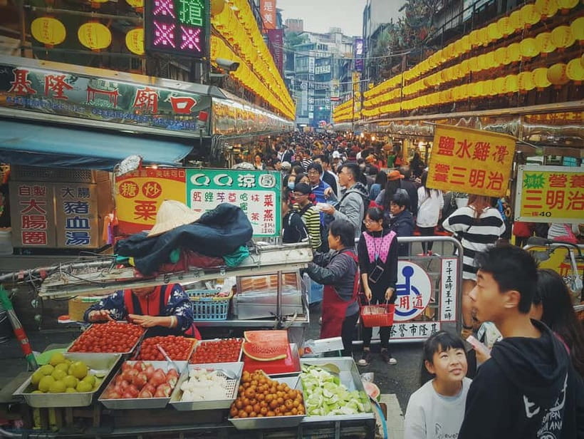 Keelung: Guided Walking Tour with Snacks and Drink - Finishing at Miaokou Night Market