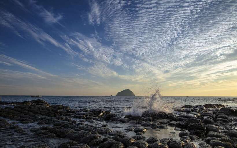 Keelung: Heping Island Geopark Entry Ticket - Educational programs and guided options