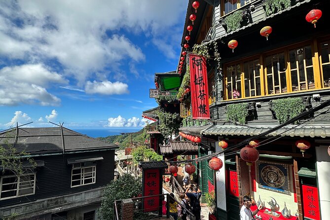 Keelung Shore Excursion: Jiufen & Shifen Sky Lantern Private Tour - Guides can make the same route feel different