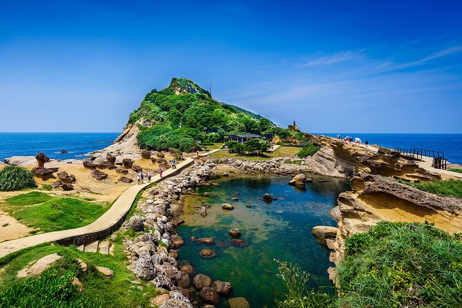 Keelung Shore Excursion: Private 6H Natural Wonder & Seafood Tour - Port pickup, luggage, and timing details