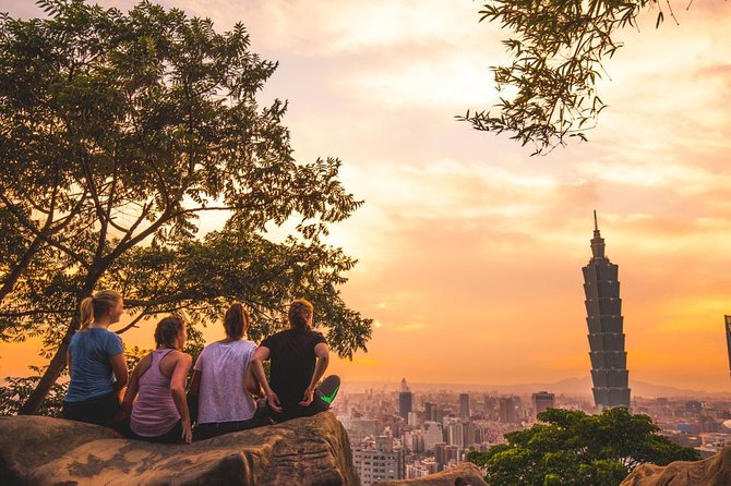 Keelung Shore Excursion: Xiangshan Hiking & Classic Taipei Culture Private Tour - Private Transport, Comfort, and Practical Limits