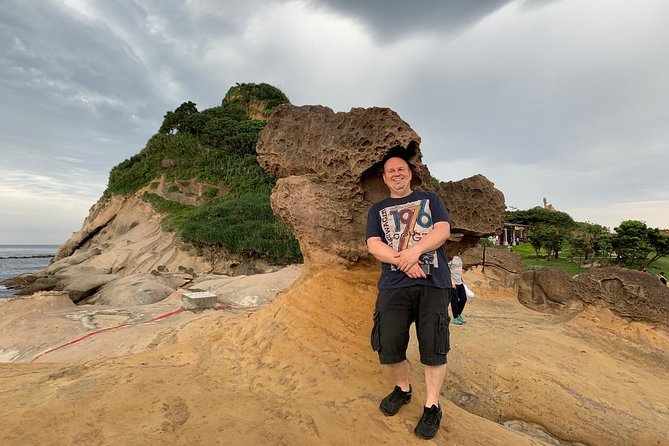 Keelung Shore Excursion: Yehliu Geopark, Jiufen, Houton Cat Village Private Tour - Weather, crowds, and the pace of the day