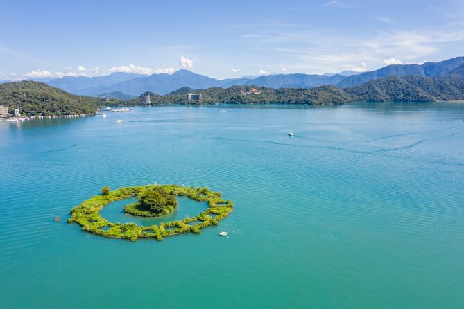 Nantou Day Tour: Sun Moon Lake & Ita Thao Pier from Taipei - Guides can shape the entire day