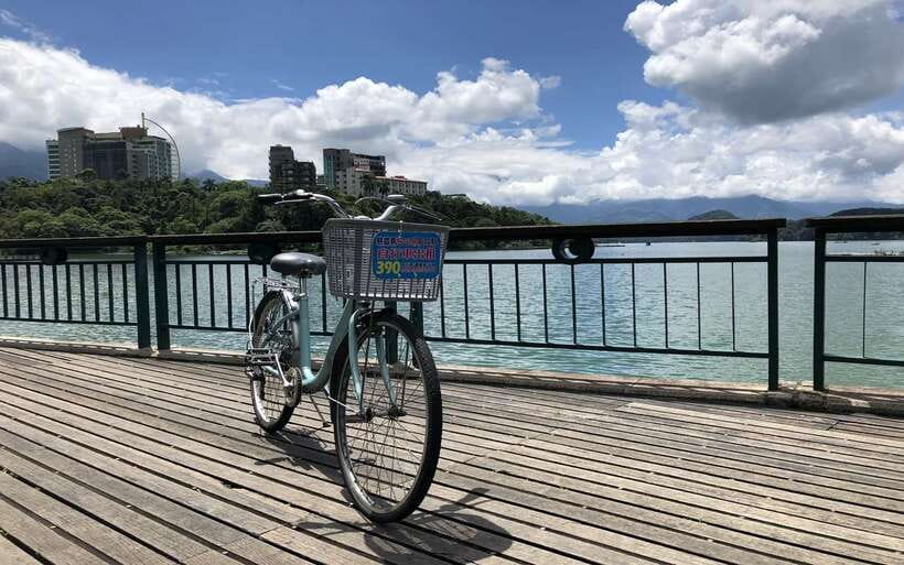 Nantou: Sun Moon Lake Combo - Wenwu Temple and Ci’en Pagoda add purpose to the ride